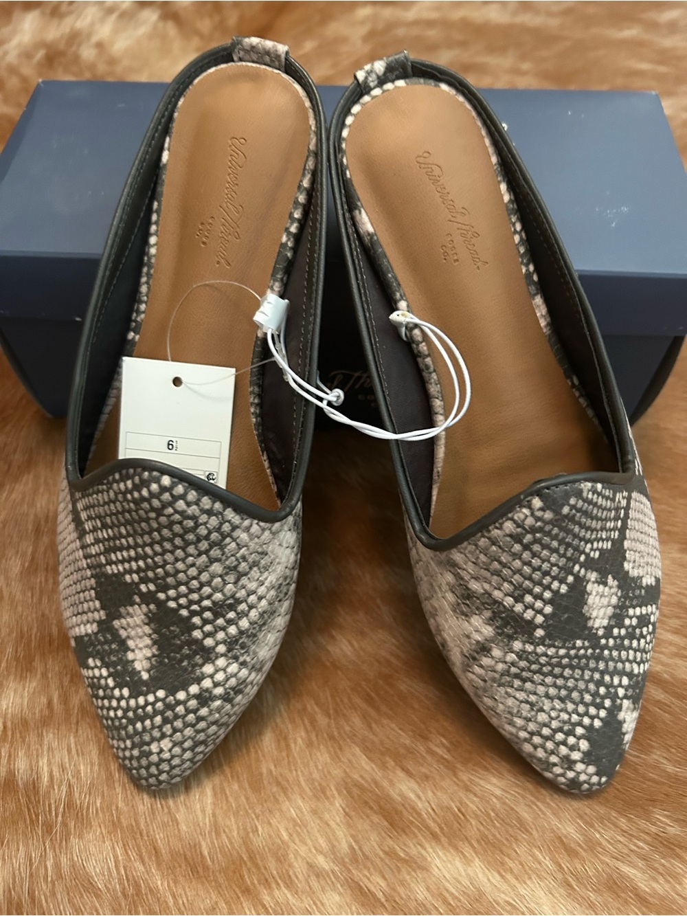 Universal Thread Pointed-Toe Snake Print Flats in Gray